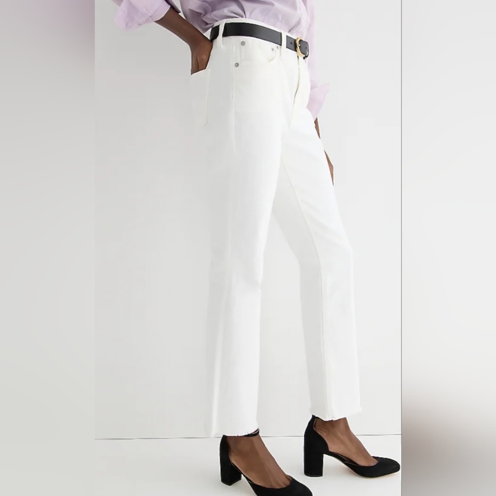 BNIP - Super cute, 10" demi-boot crop jean in white wash - Size 35
